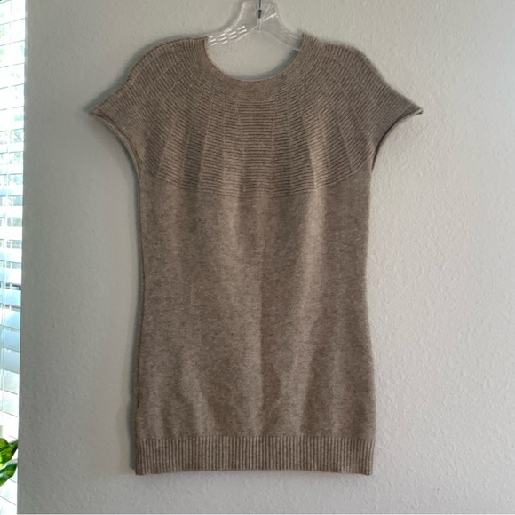 Metric Scoop Neck Short Sleeve Knit Ribbed Hem Top size Medium Viscose Blend - Picture 1 of 13